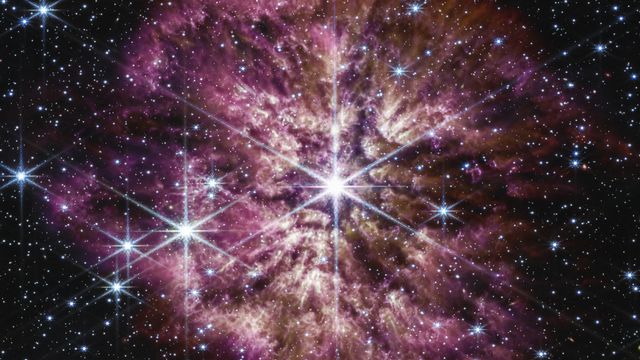 Des images du téléscope James Webb montrent l'étoile Wolf-Rayet 124. [NASA - AP/Keystone]