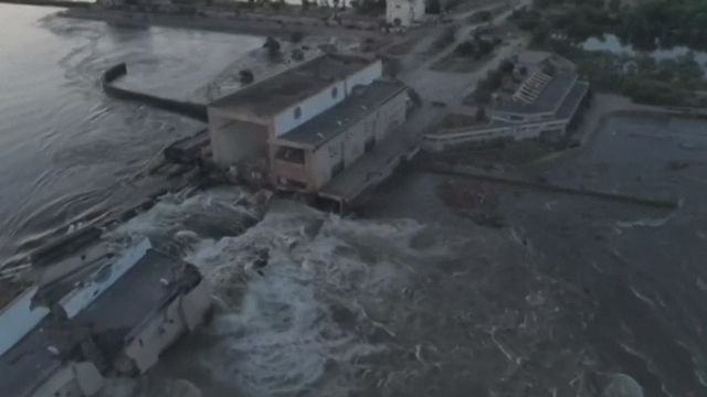Le barrage de Nova Kakhovka, près de Kherson, endommagé [RTS]