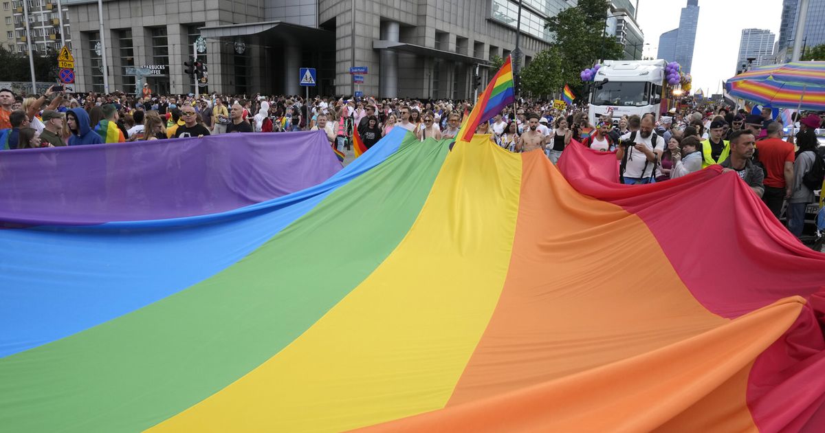 Thousands March in Support of LGBTQIA+ Rights Ahead of Polish Elections