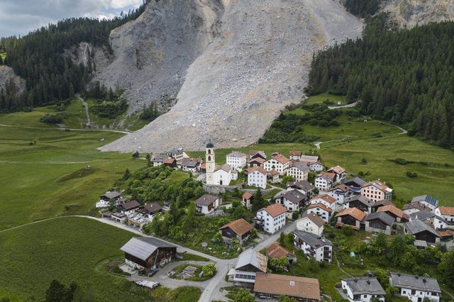 Le village de Brienz a été épargné par un grand éboulement le 16 juin dernier. [Keystone]