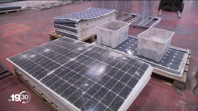 La première usine au monde de recyclage complet de panneaux photovoltaïques a été inaugurée près de Grenoble [RTS]