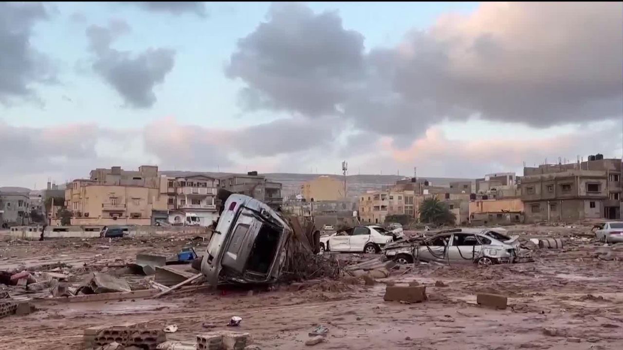 Les habitants de la ville de Derna, en Libye, sont à la recherche de milliers de disparus après le passage de la tempête Daniel dimanche. L’aide internationale s’organise [RTS]