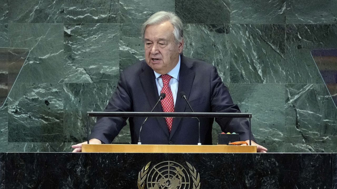 Le secrétaire général de l'ONU Antonio Guterres à la tribune des Nations Unies le lundi 18 septembre 2023. [Richard Drew - Keystone]