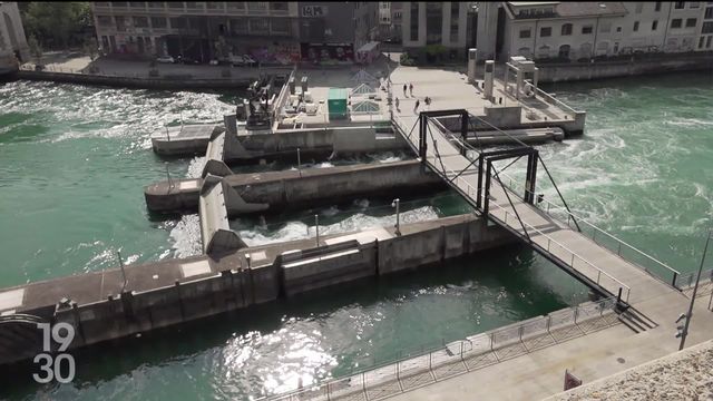 Le barrage du Seujet, à Genève, est au cœur des négociations entre la France et la Suisse sur la gestion des eaux du Rhône. [RTS]