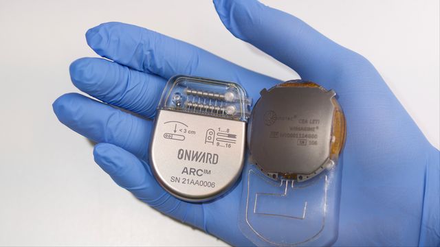 Pour l'heure, l'implant cérébral développée par l'entreprise Onward est encore expérimental et n'est pas disponible pour un usage commercial.  [onwd.com]