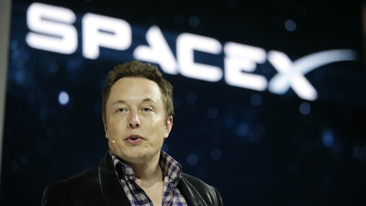 Détenu par Elon Musk, Starlink est un fournisseur d'accès à internet par satellite de la société SpaceX qui s'appuie sur une constellation de satellites en orbite basse.  [Jae C. Hong - Keystone]