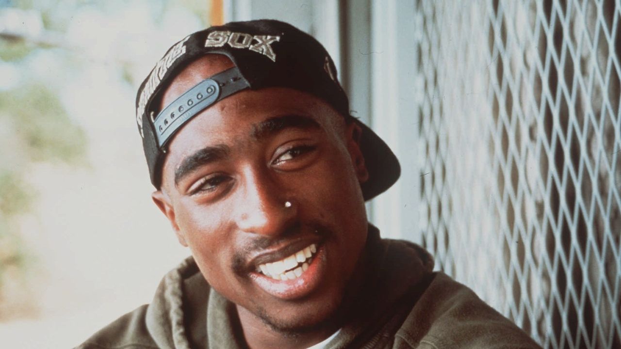 Un homme a été inculpé aux Etats-Unis pour le meurtre du rappeur Tupac (sur l'image), 27 ans après les faits. [AP Photo/Columbia Pictures - Keystone]
