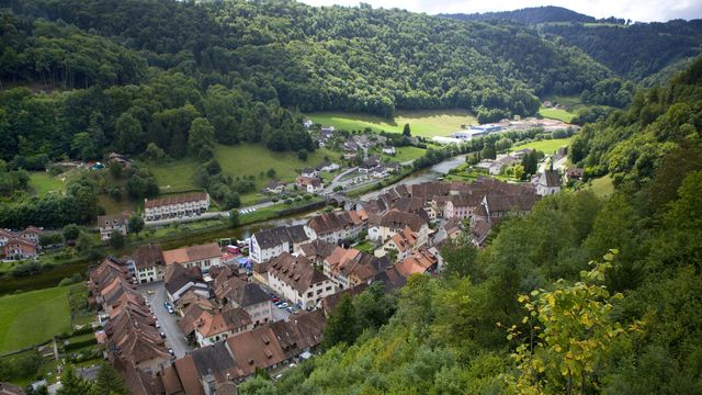 Saint-Ursanne (JU) a reçu jeudi le label "Best Tourism Villages". [Martin Rütschi - Keystone]