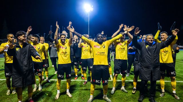 Les joueurs du SR Délémont fêtent leur victoire contre le FC Lucerne. [Jean-Christophe Bott - Keystone]