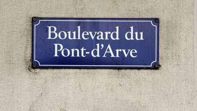 Le boulevard du Pont-d'Arve sera rouvert à la circulation vendredi à Genève. [Martial Trezzini - Keystone]