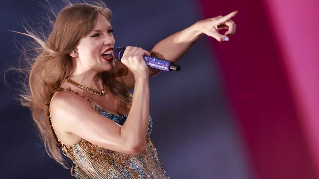 La chanteuse américaine Taylor Swift sur scène à Inglewood, en Californie, le 7 août 2023. [Michael Tran  - AFP]